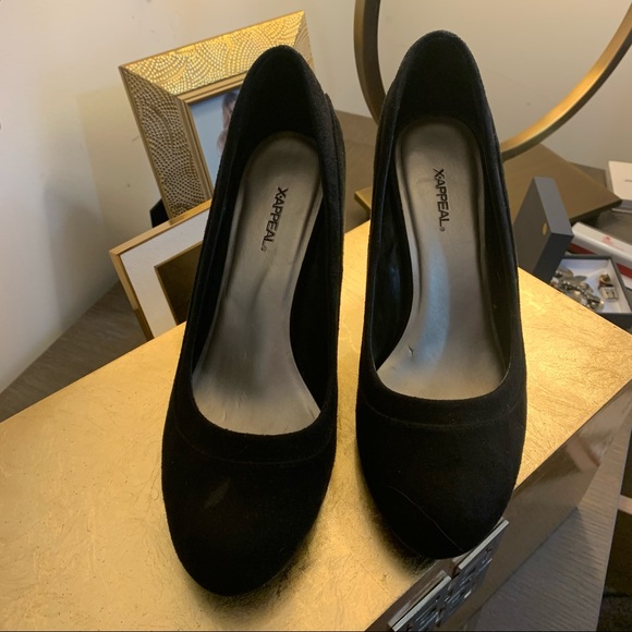 XAppeal Black Velvet Pumps 7.5 - Picture 2 of 13